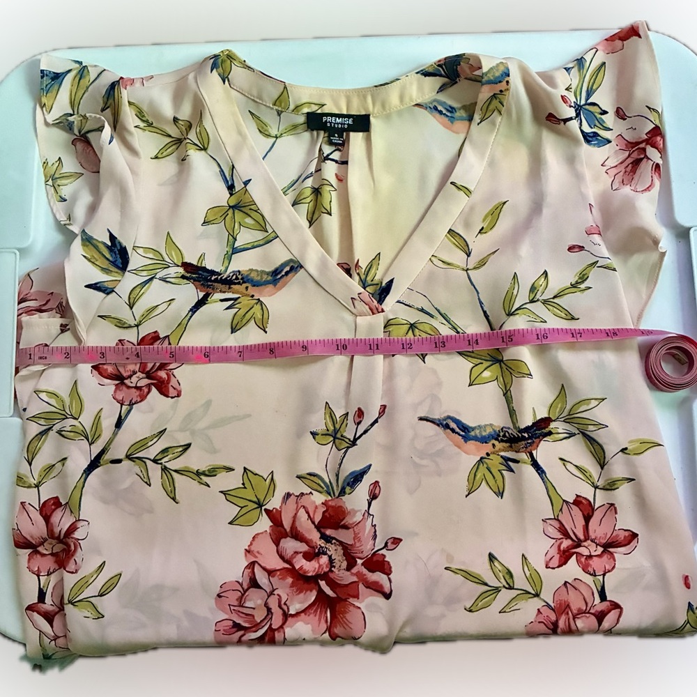 🦜 Premise Studio Cream Blouse with Floral and Bird Design - Picture 11 of 11